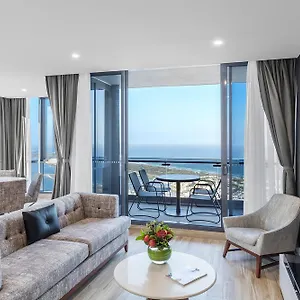 Meriton Southport Отель