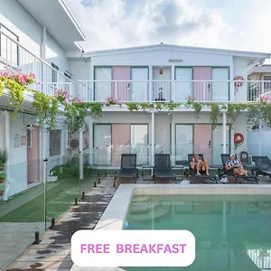 Surf Boutique Backpackers - Free Breakfast Ostello